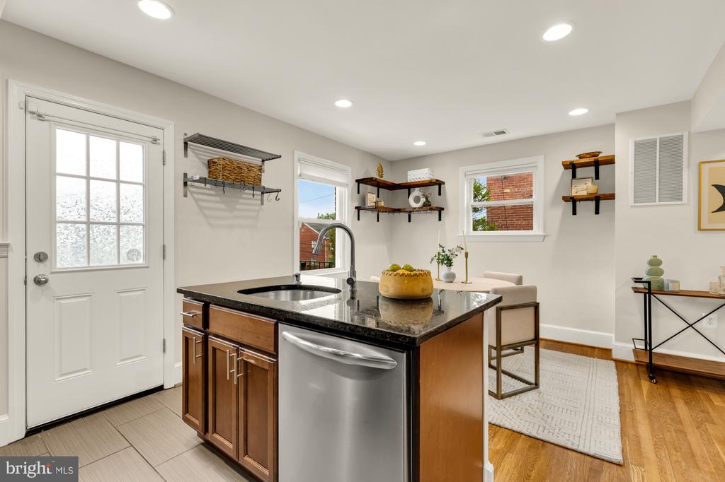 1917 T PLACE SE