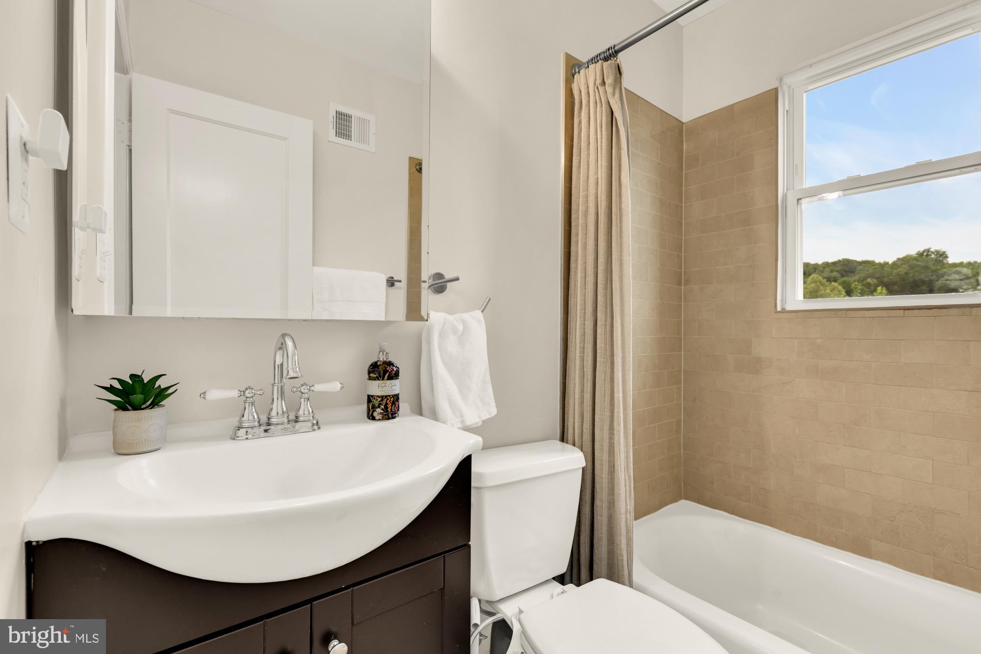 1917 T PLACE SE