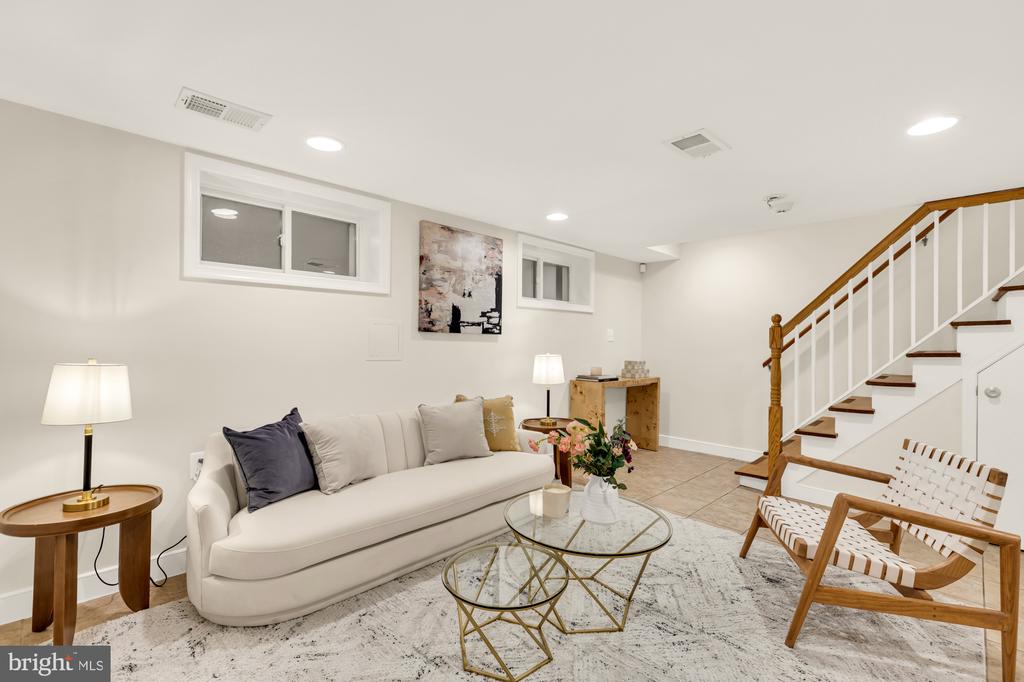 1917 T PLACE SE