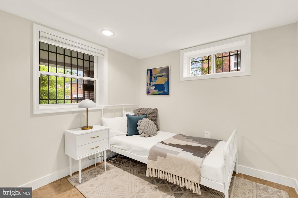1917 T PLACE SE