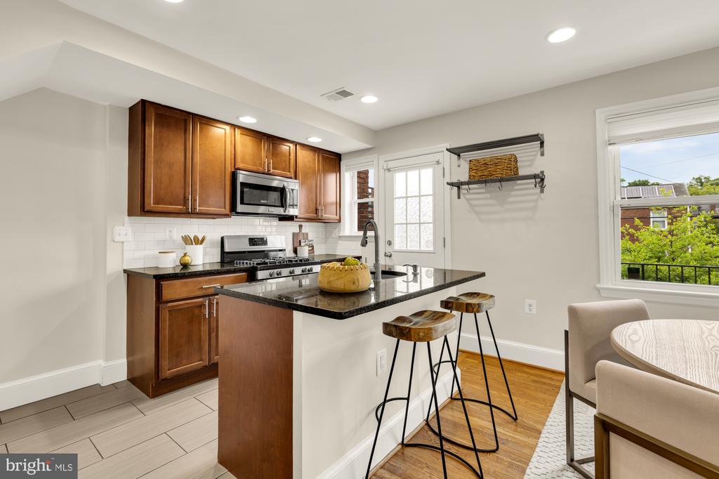 1917 T PLACE SE