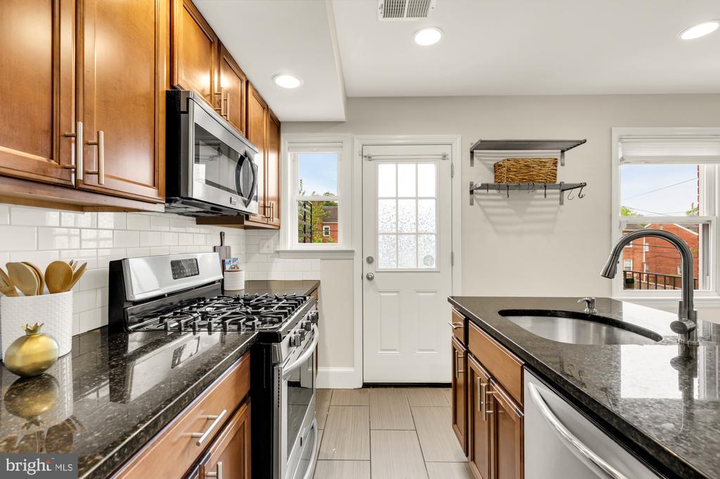 1917 T PLACE SE