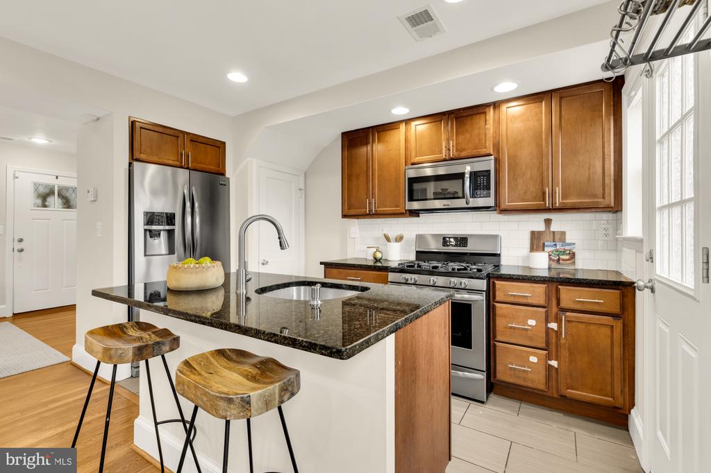 1917 T PLACE SE