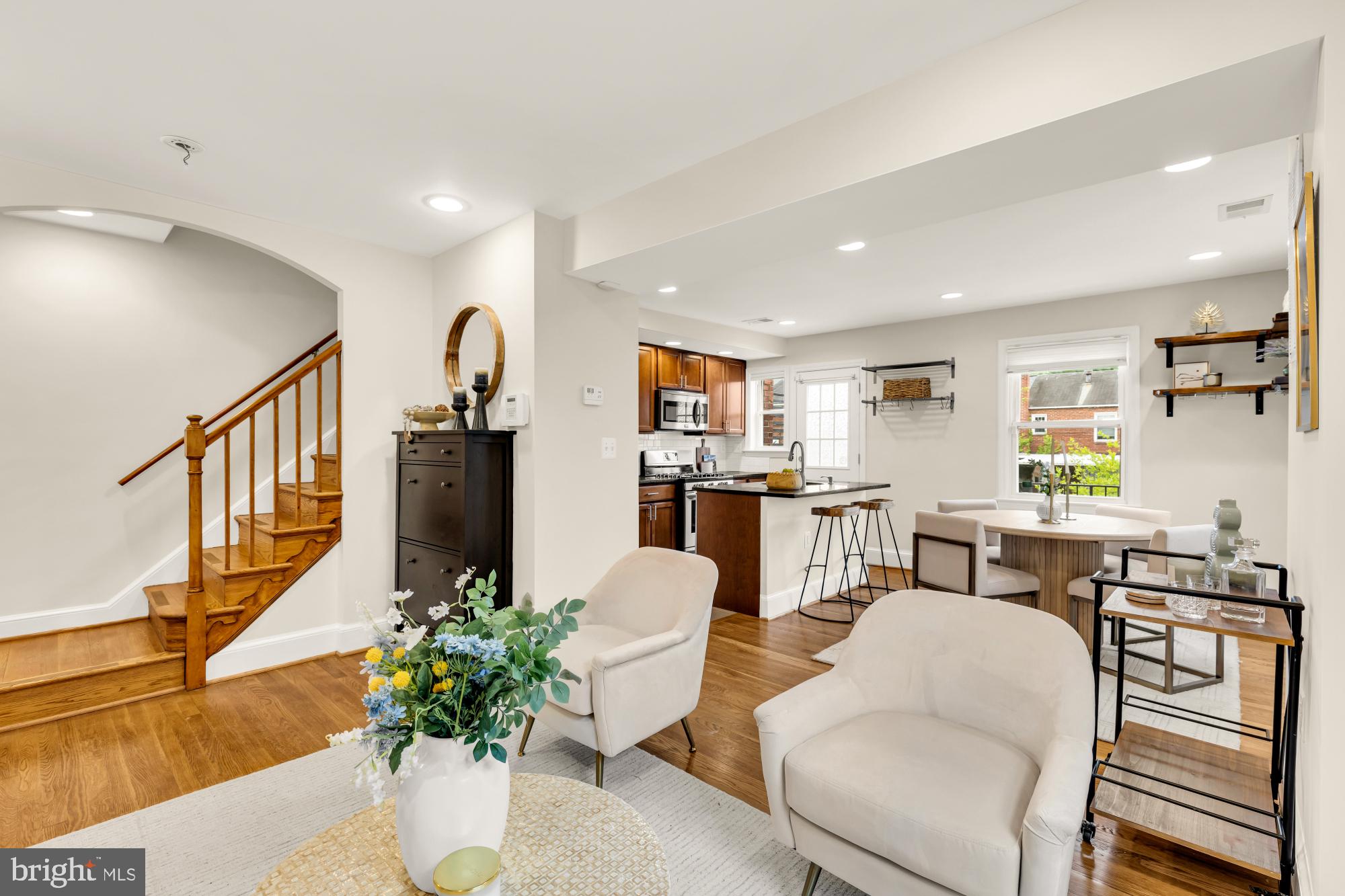 1917 T PLACE SE