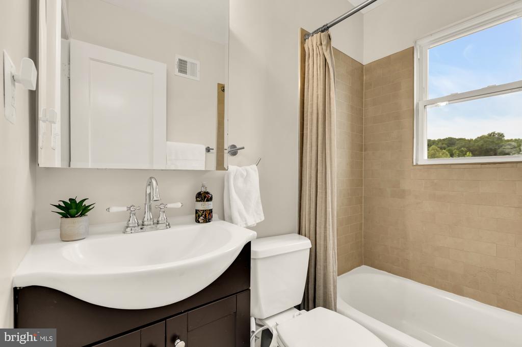 1917 T PLACE SE