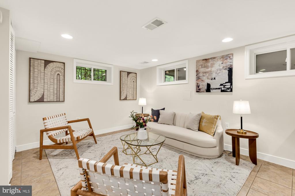 1917 T PLACE SE