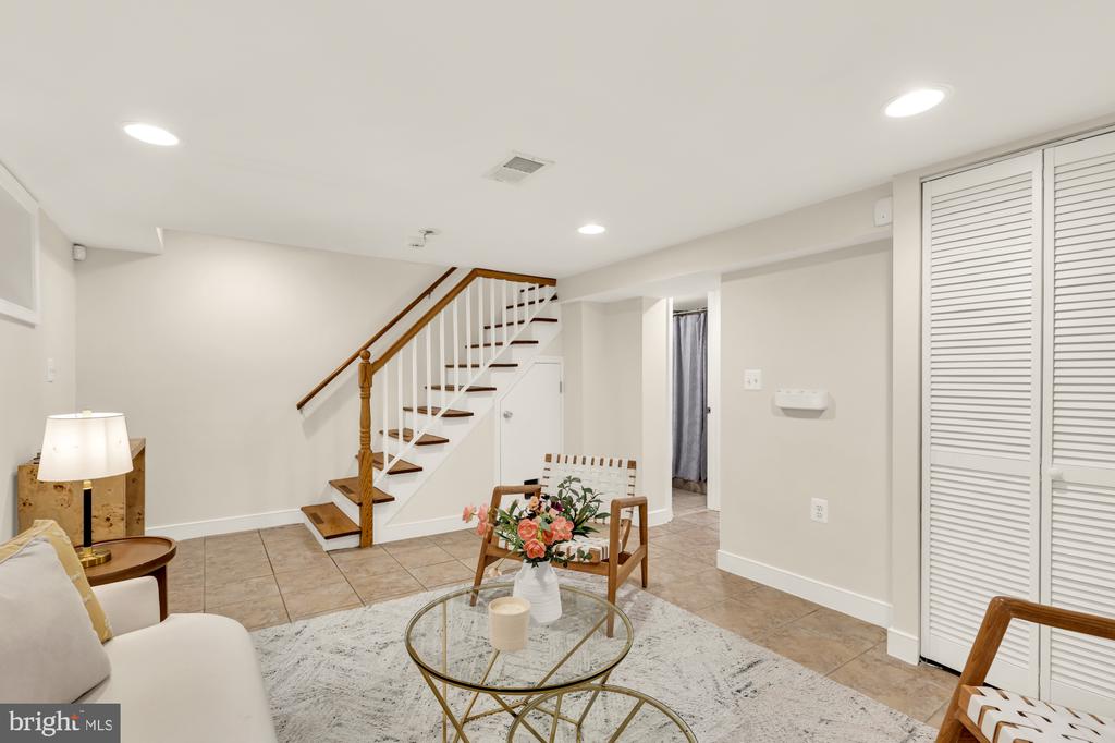 1917 T PLACE SE