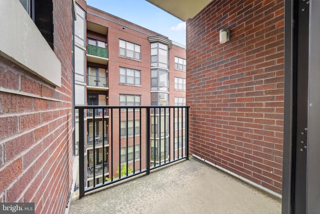 1390 KENYON STREET NW Unit: 613