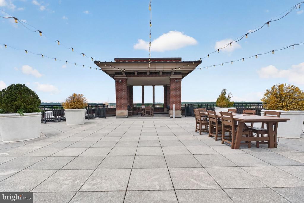 1390 KENYON STREET NW Unit: 613