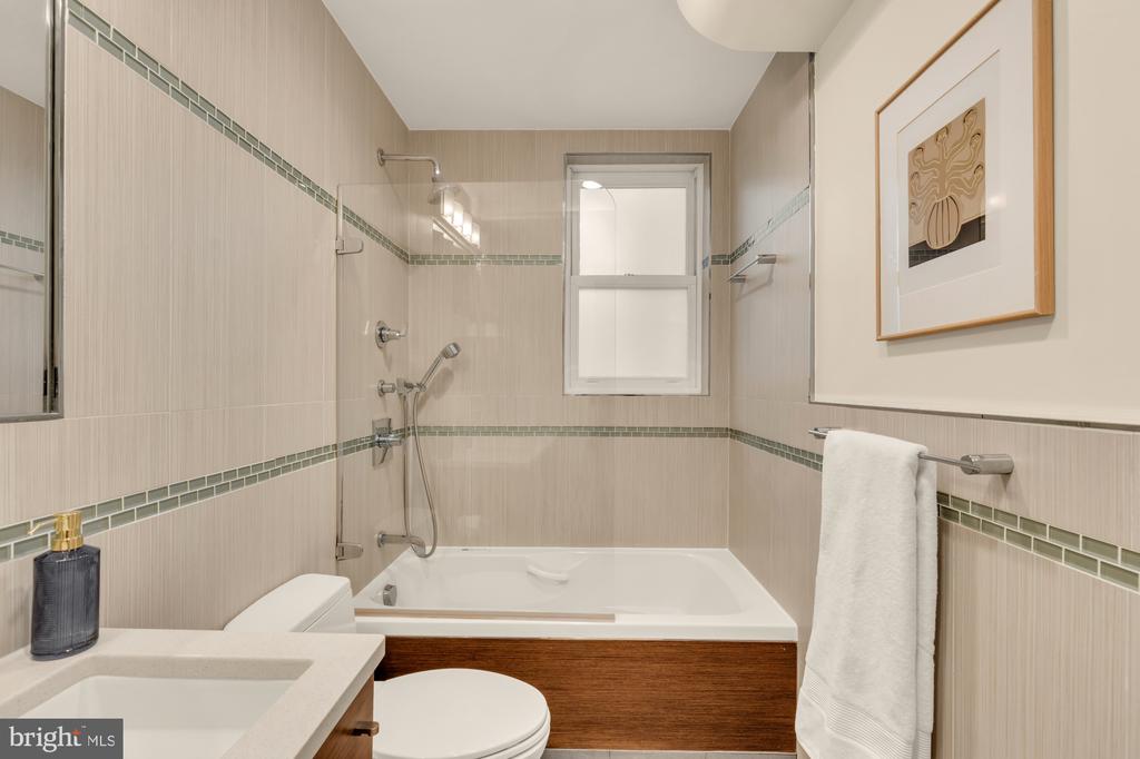 1615 KENYON STREET NW Unit: 4
