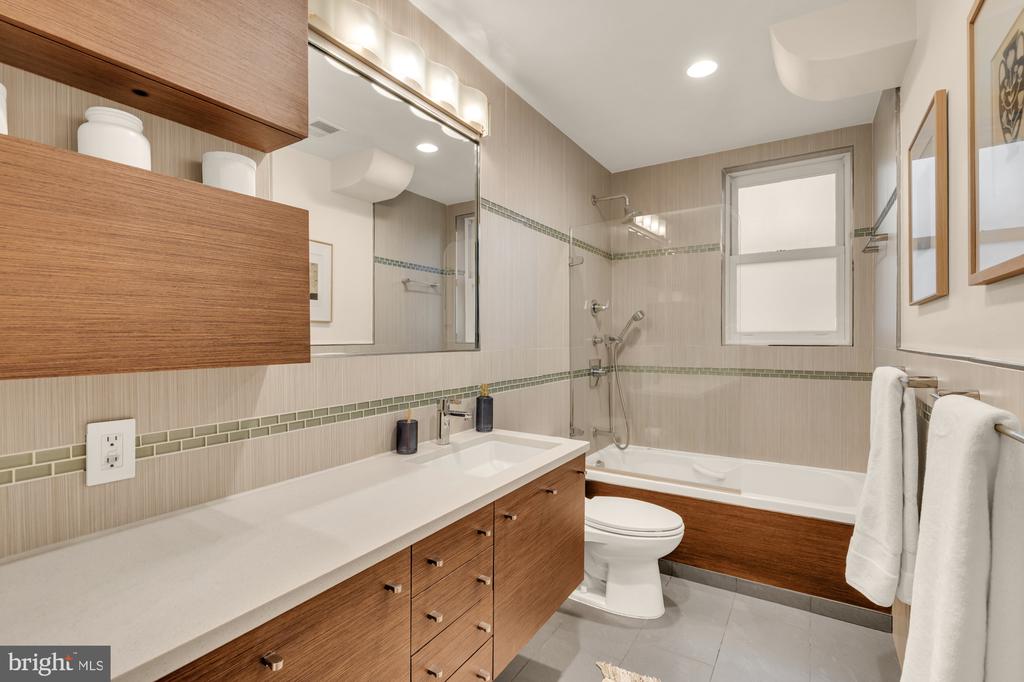 1615 KENYON STREET NW Unit: 4