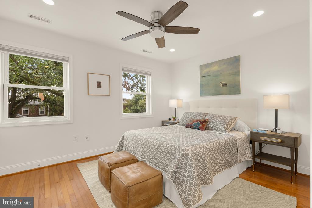 320 19TH STREET NE