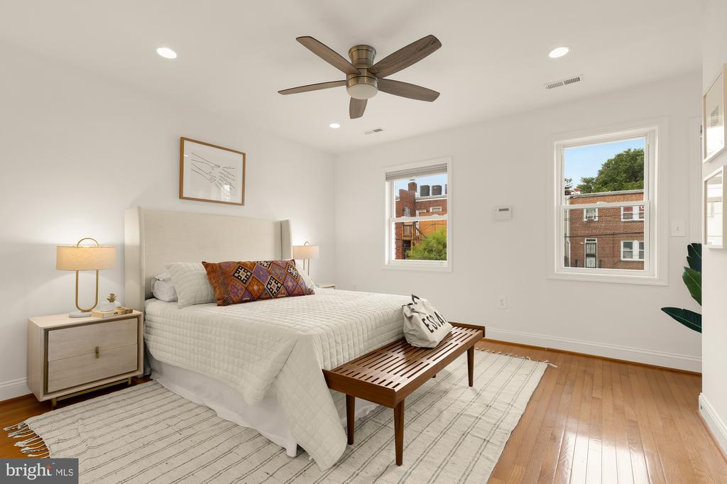 320 19TH STREET NE