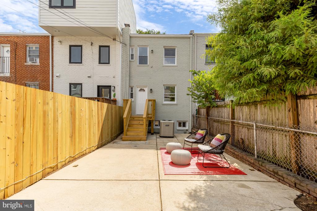 320 19TH STREET NE