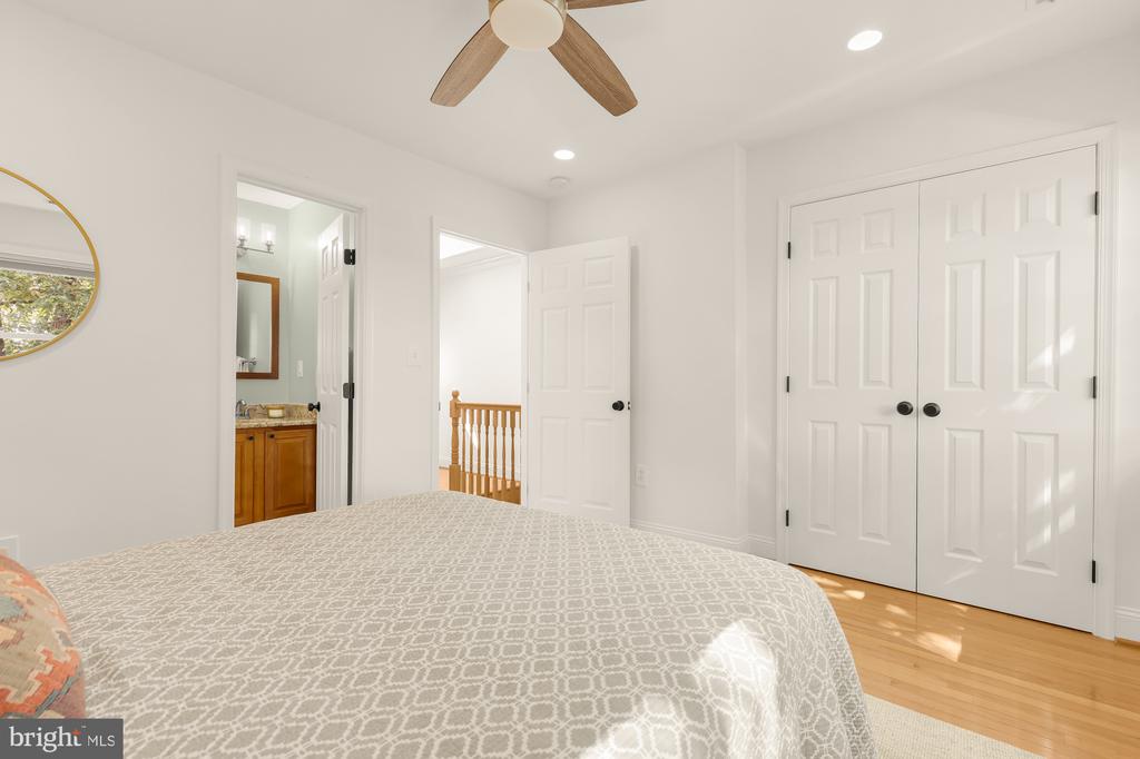 320 19TH STREET NE