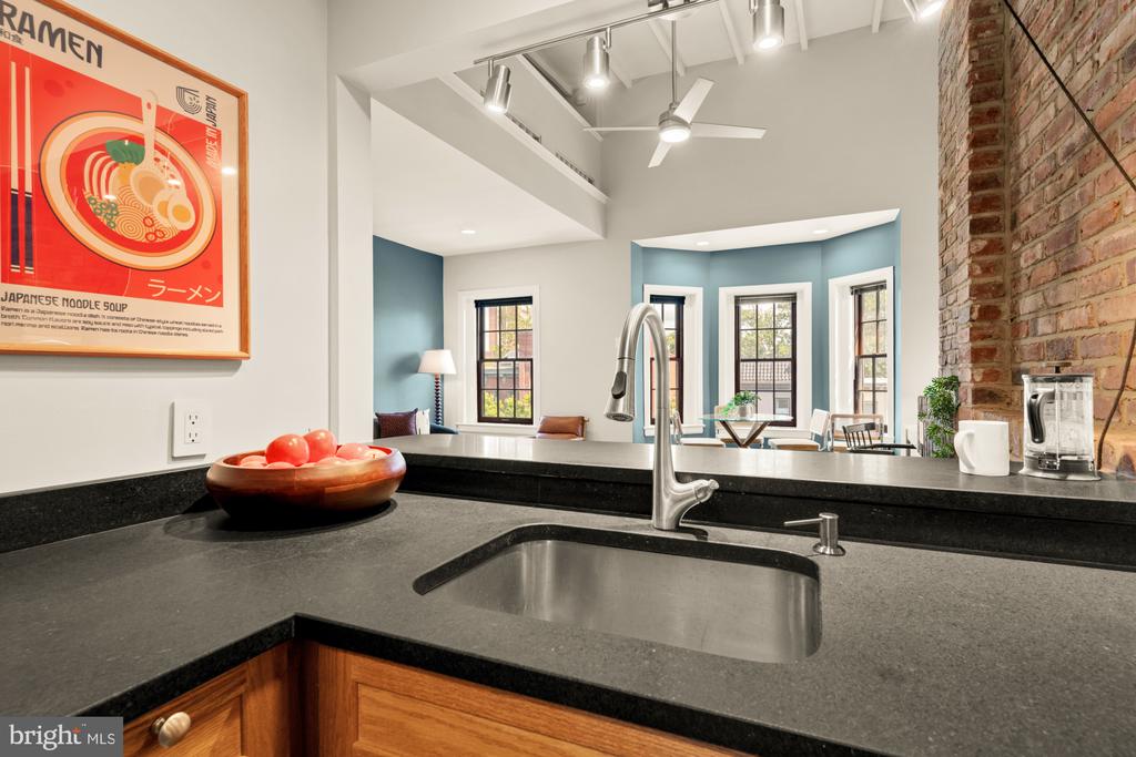 311 4TH STREET SE Unit: 6