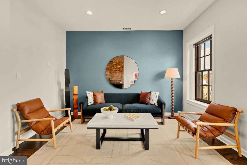 311 4TH STREET SE Unit: 6