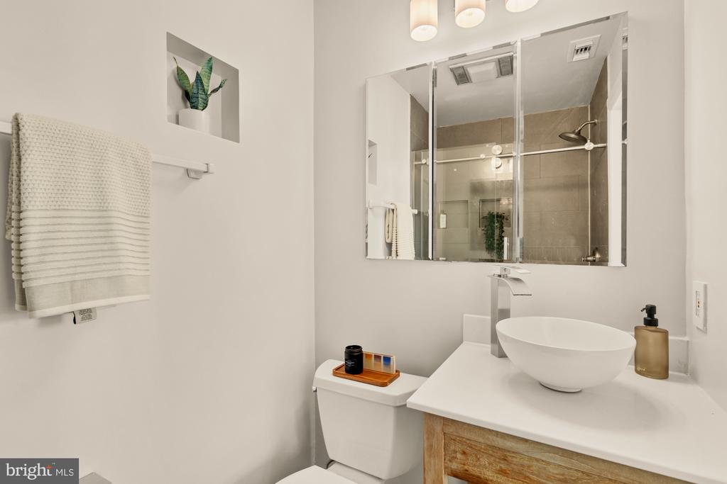 311 4TH STREET SE Unit: 6