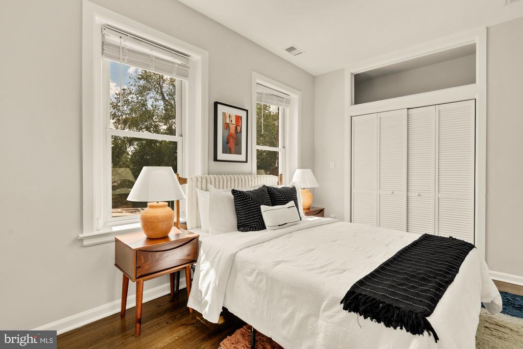 311 4TH STREET SE Unit: 6
