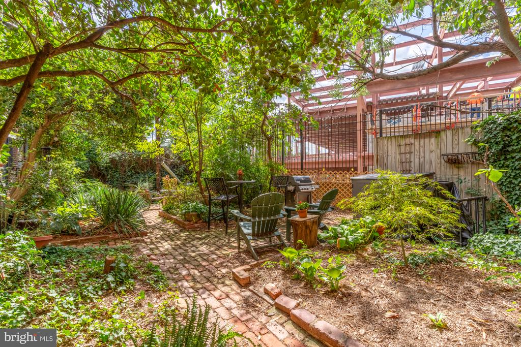 311 4TH STREET SE Unit: 6