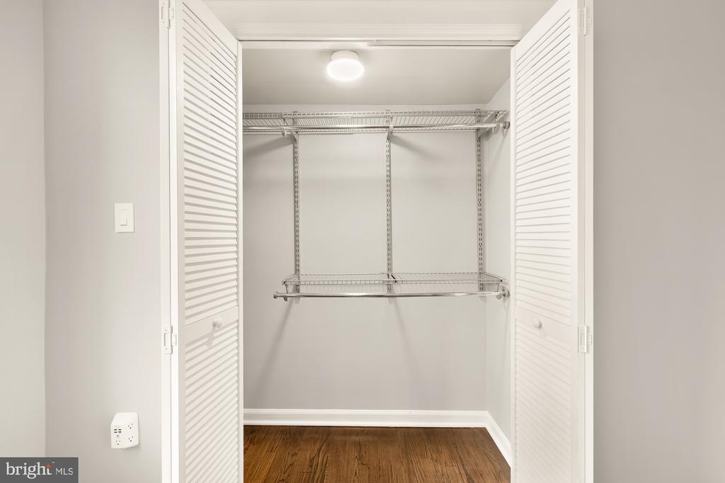 311 4TH STREET SE Unit: 6