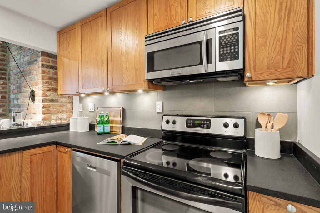 311 4TH STREET SE Unit: 6