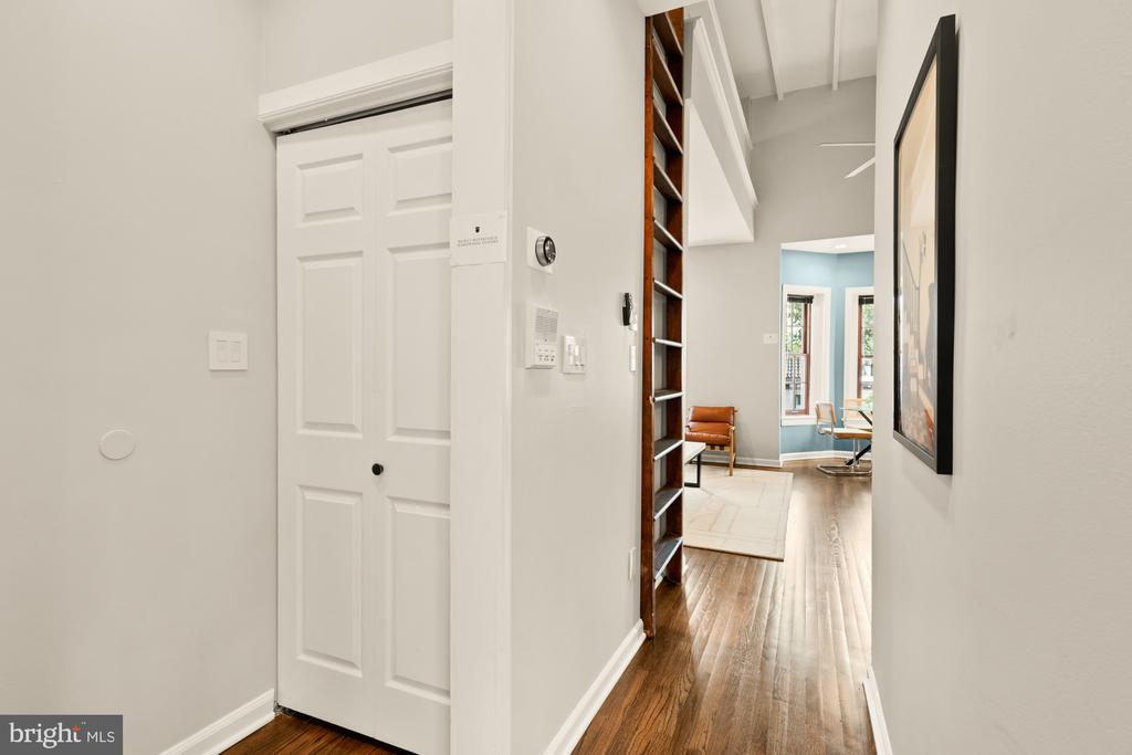 311 4TH STREET SE Unit: 6