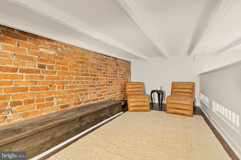 311 4TH STREET SE Unit: 6
