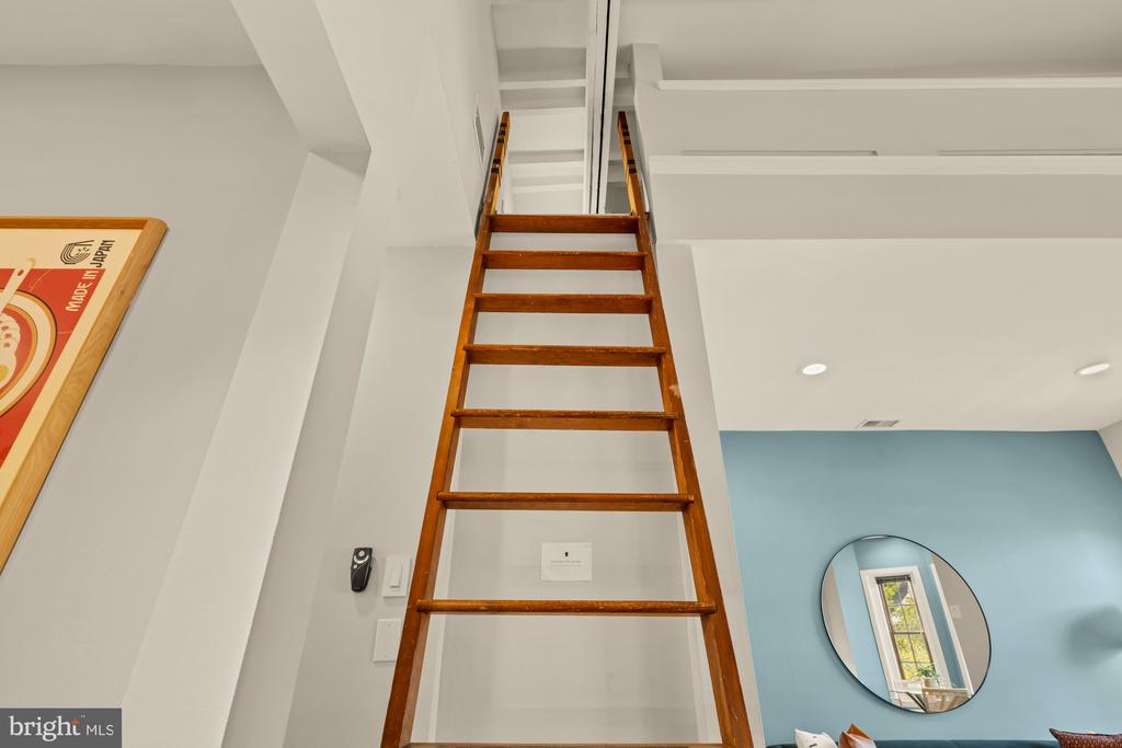 311 4TH STREET SE Unit: 6