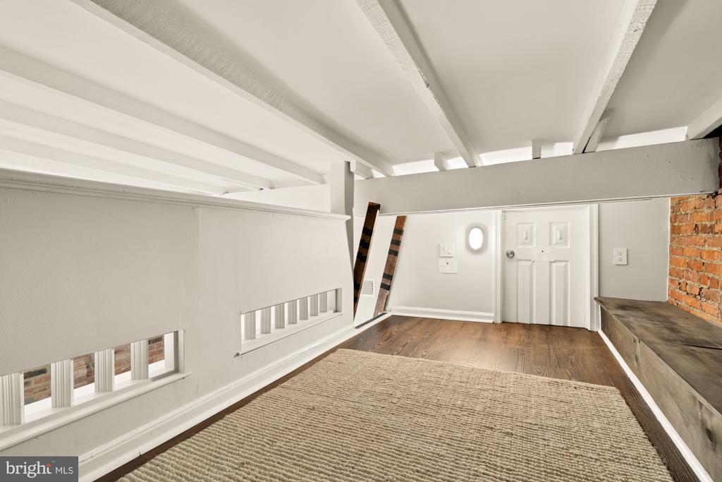 311 4TH STREET SE Unit: 6