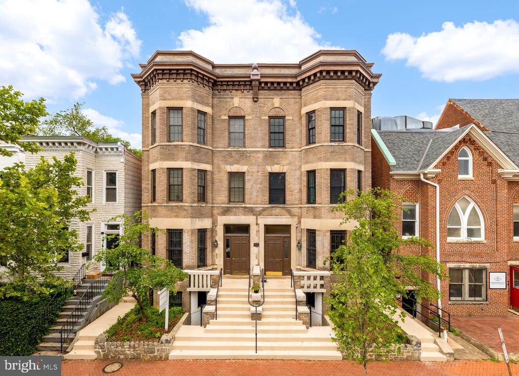 311 4TH STREET SE Unit: 6