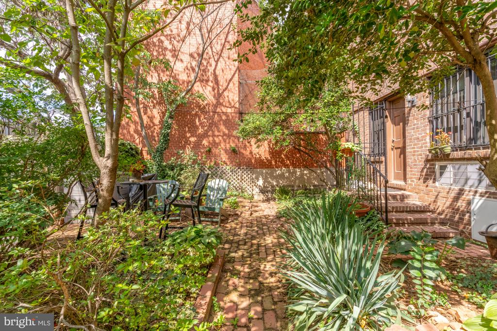311 4TH STREET SE Unit: 6