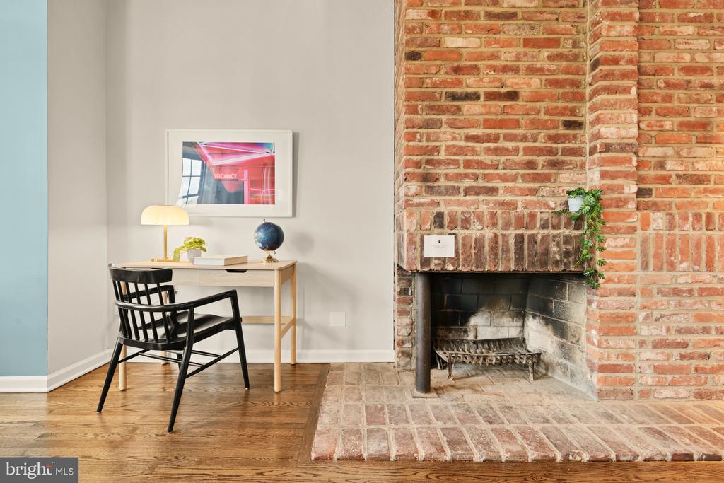 311 4TH STREET SE Unit: 6