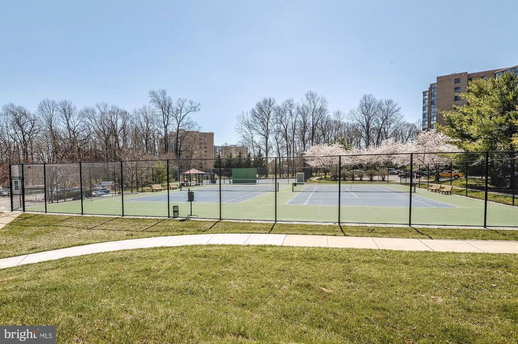 3005 S Leisure World Blvd #207