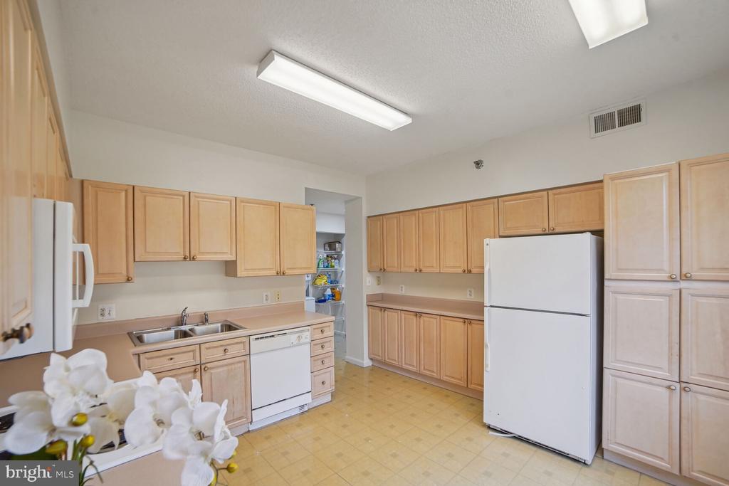 3005 S Leisure World Blvd #207