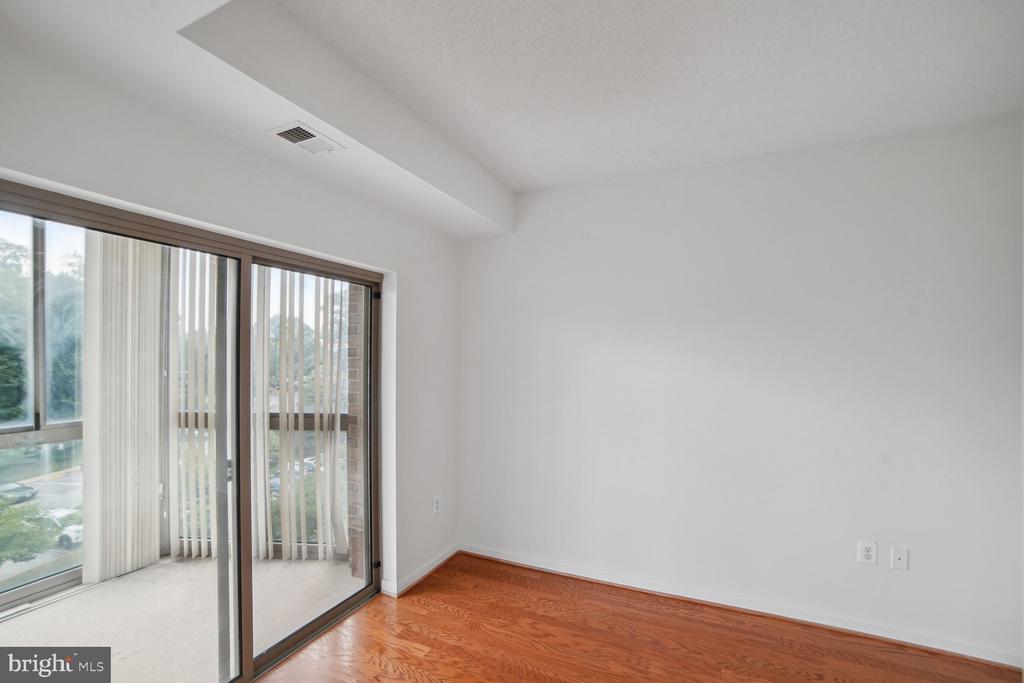 3005 S Leisure World Blvd #207