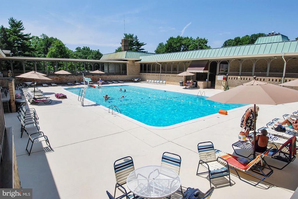 3005 S Leisure World Blvd #207