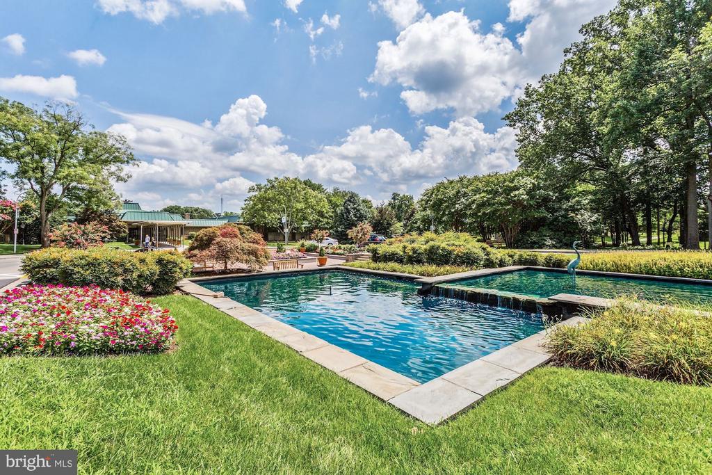3005 S Leisure World Blvd #207