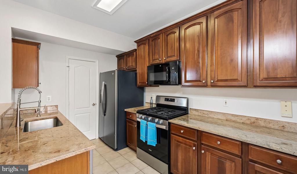 2201 KIMBALL PLACE
