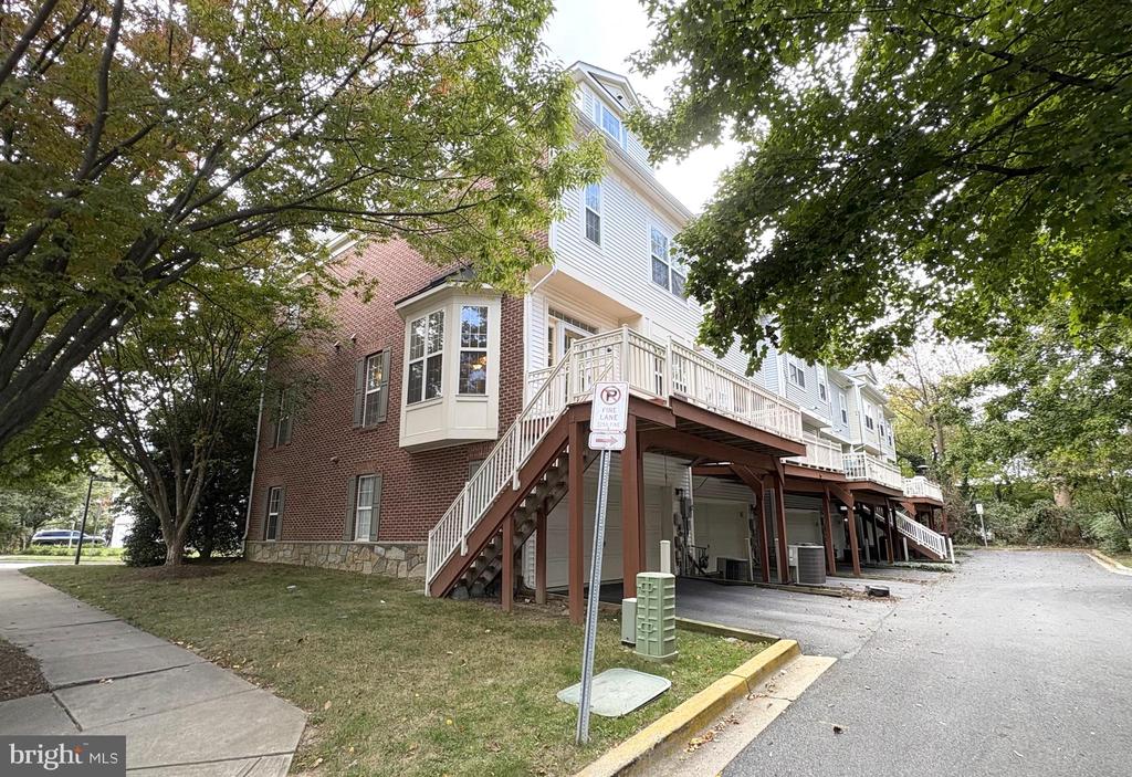 2201 KIMBALL PLACE