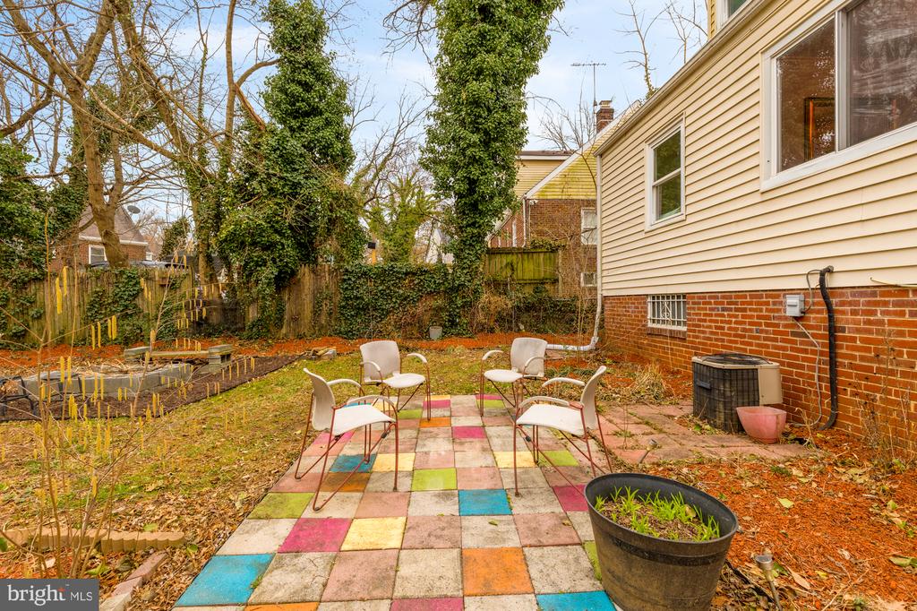 6209 Queens Chapel Rd