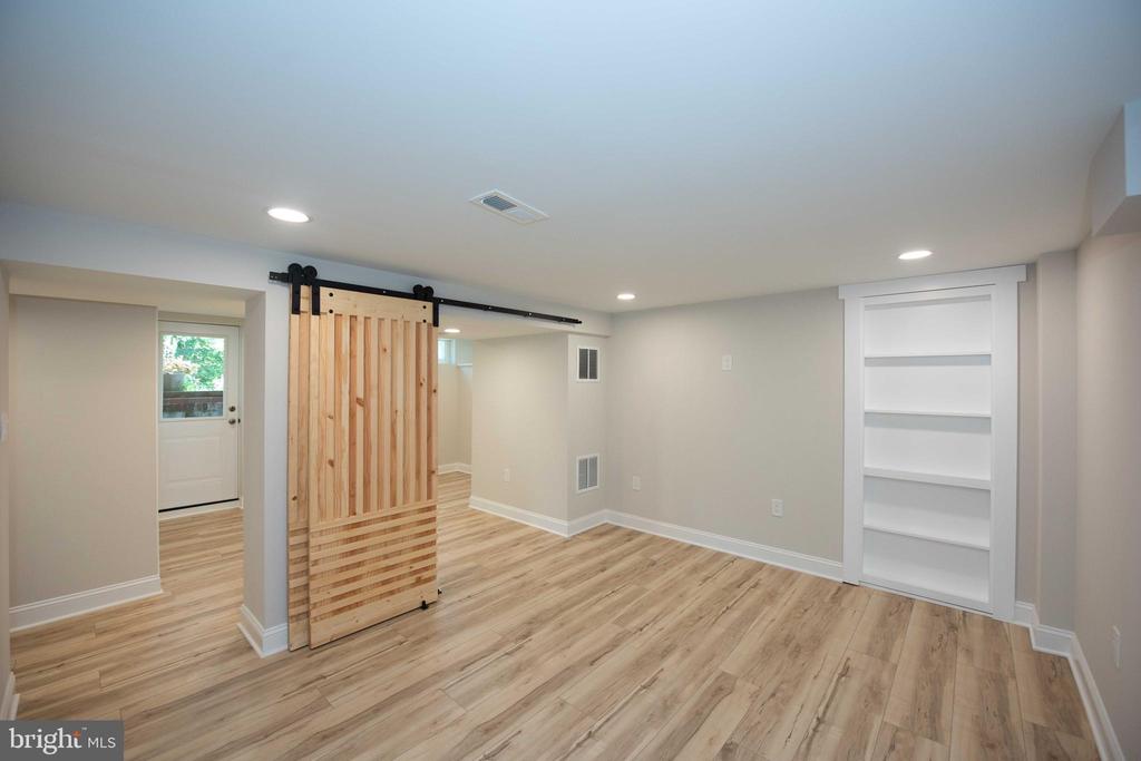 5022 Laguna Rd