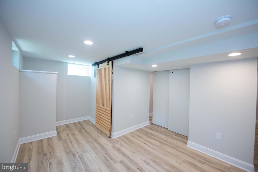5022 Laguna Rd