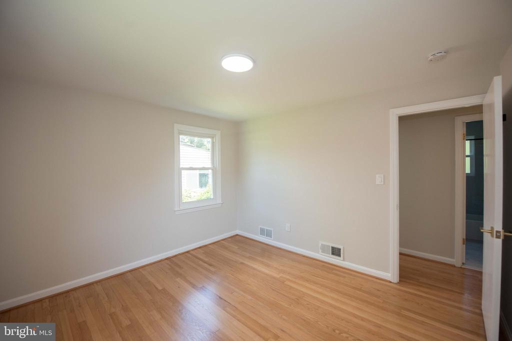 5022 Laguna Rd