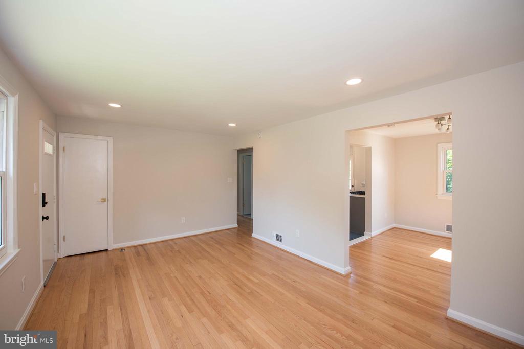 5022 Laguna Rd