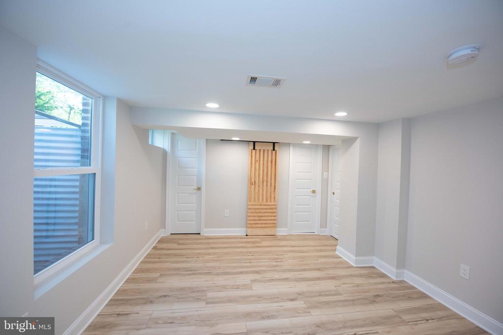 5022 Laguna Rd