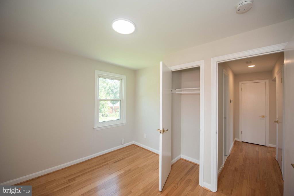 5022 Laguna Rd