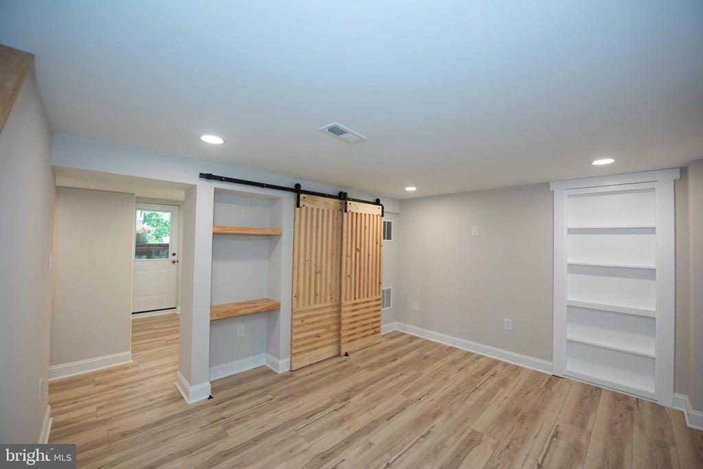 5022 Laguna Rd