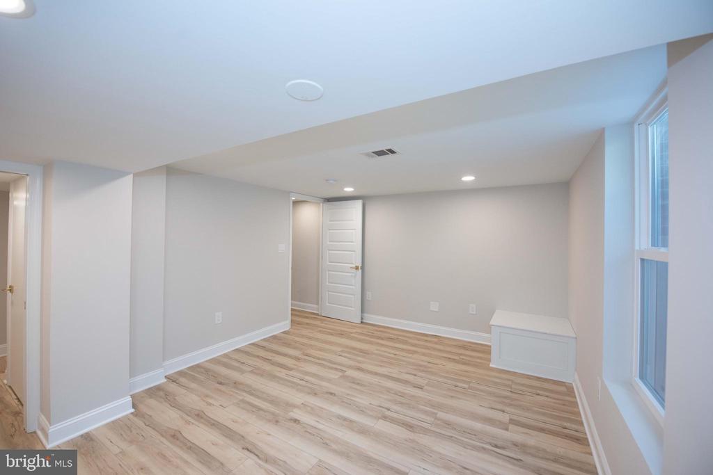 5022 Laguna Rd