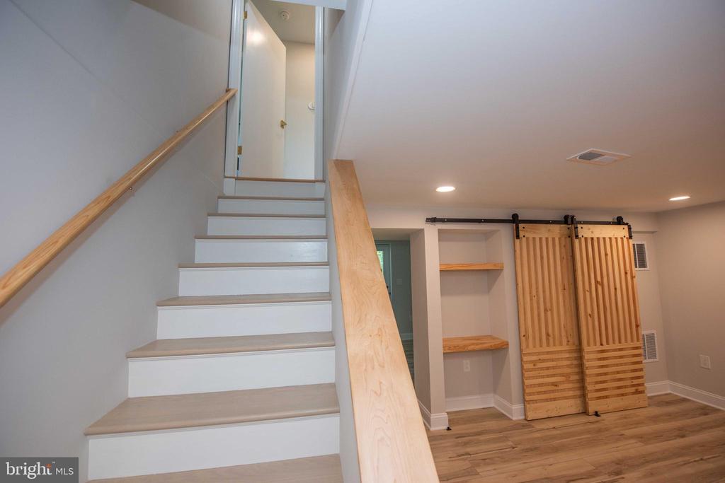 5022 Laguna Rd